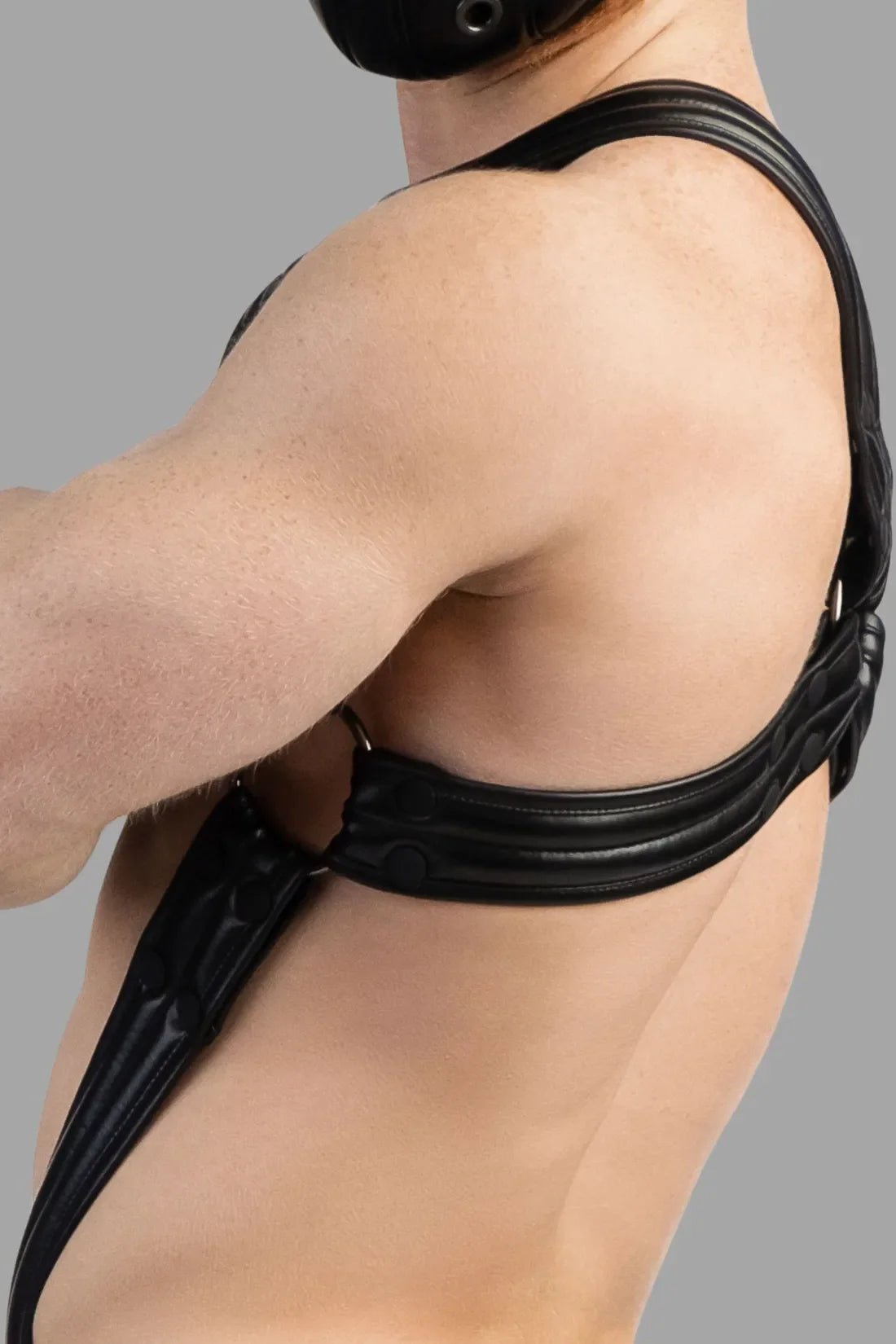 Black Armored Next body harness for men by Maskulo. Durable adult accessory. SKU MHR110-Y3. Price 121. Weight 529g.