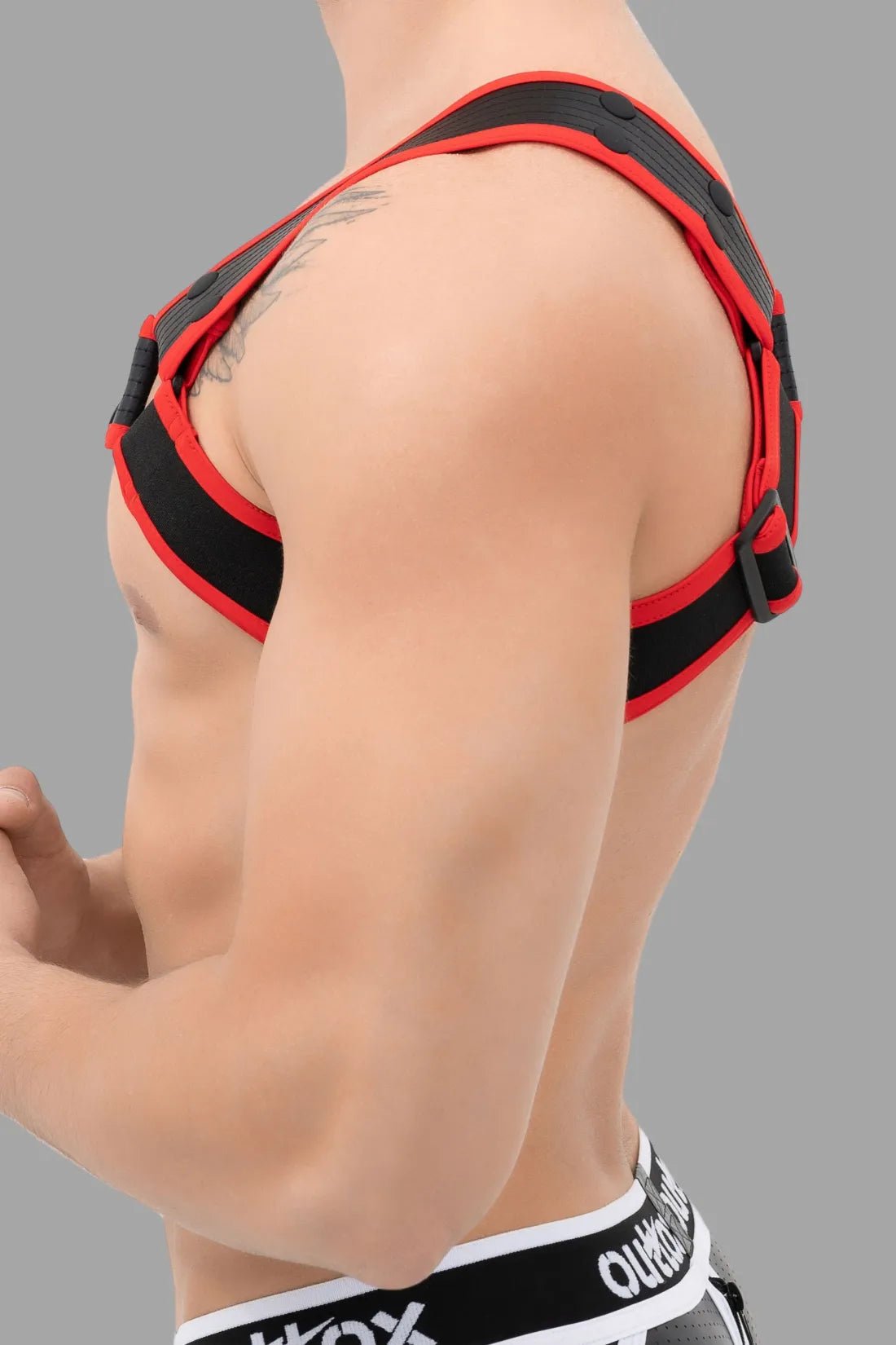 Outtox Bulldog Harness with Snaps Black/Red, a durable and stylish accessory from Maskulo Global (EU). Perfect for your next event.