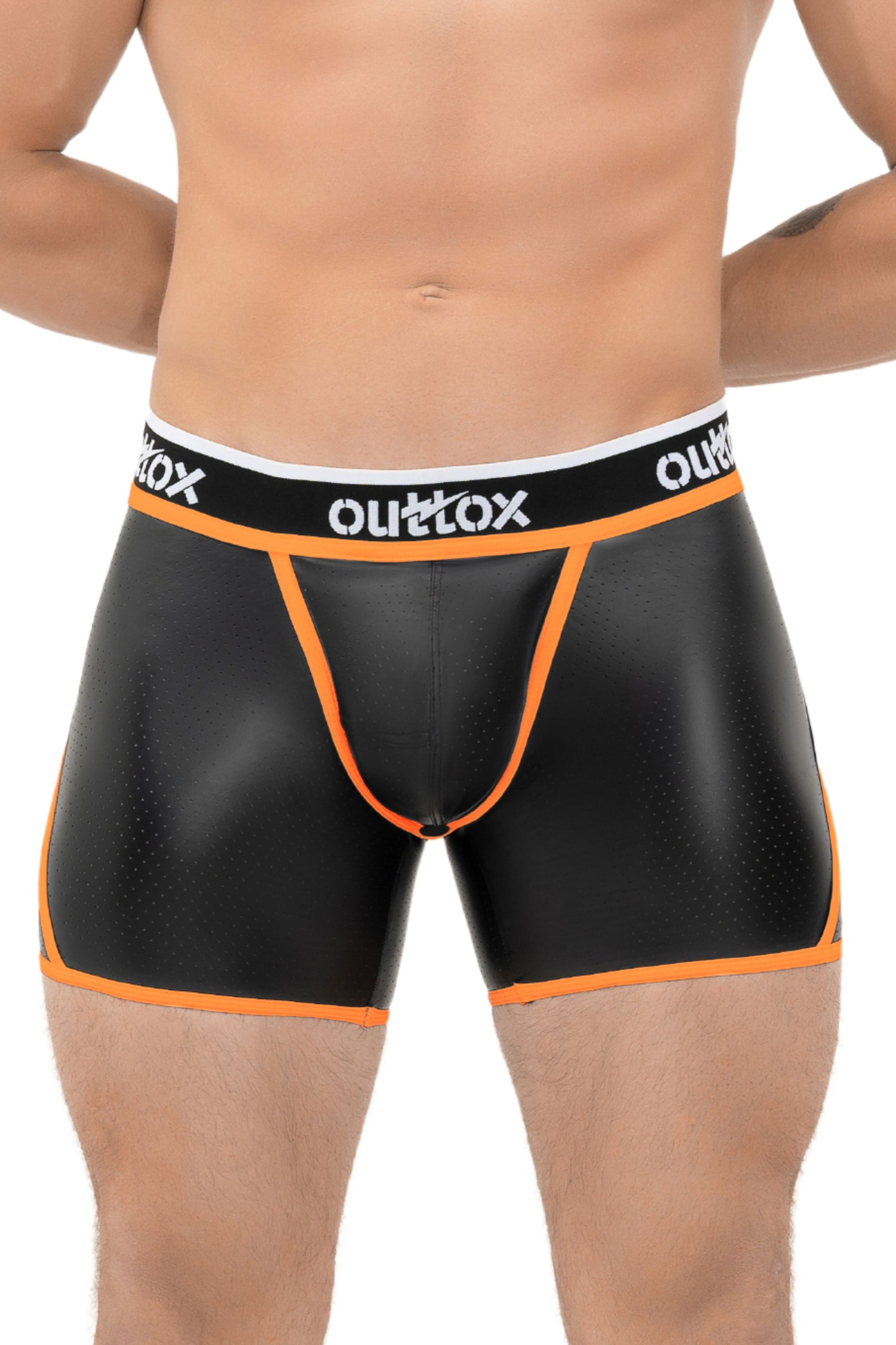 Outtox. Open achtershort met drukknoopsluiting. Zwart+oranje