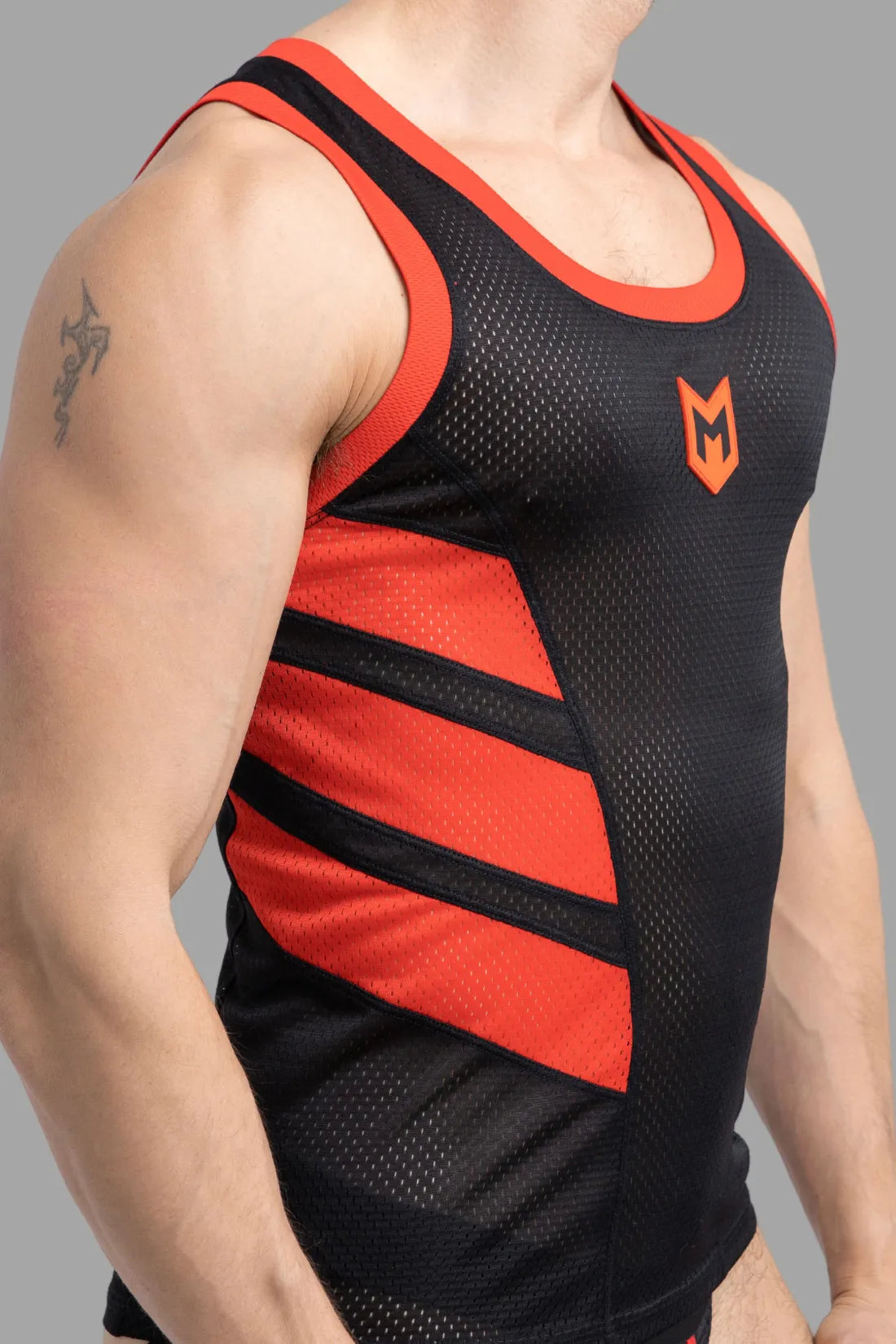 Skulla. Mesh-Tanktop. Schwarz und Rot