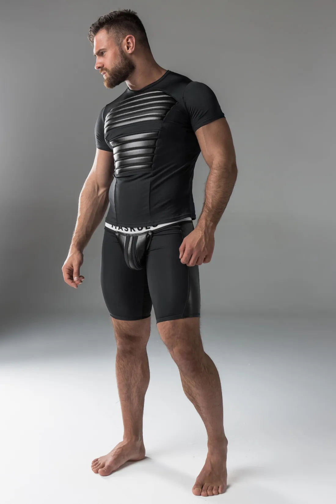 Camiseta para hombre. Spandex. Almohadillas delanteras. Negro