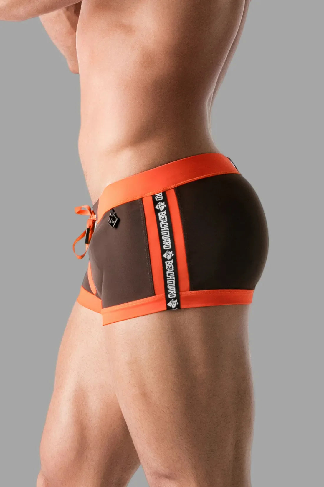 Zwemshort met imitatierits aan de voorkant. Bruin+oranje