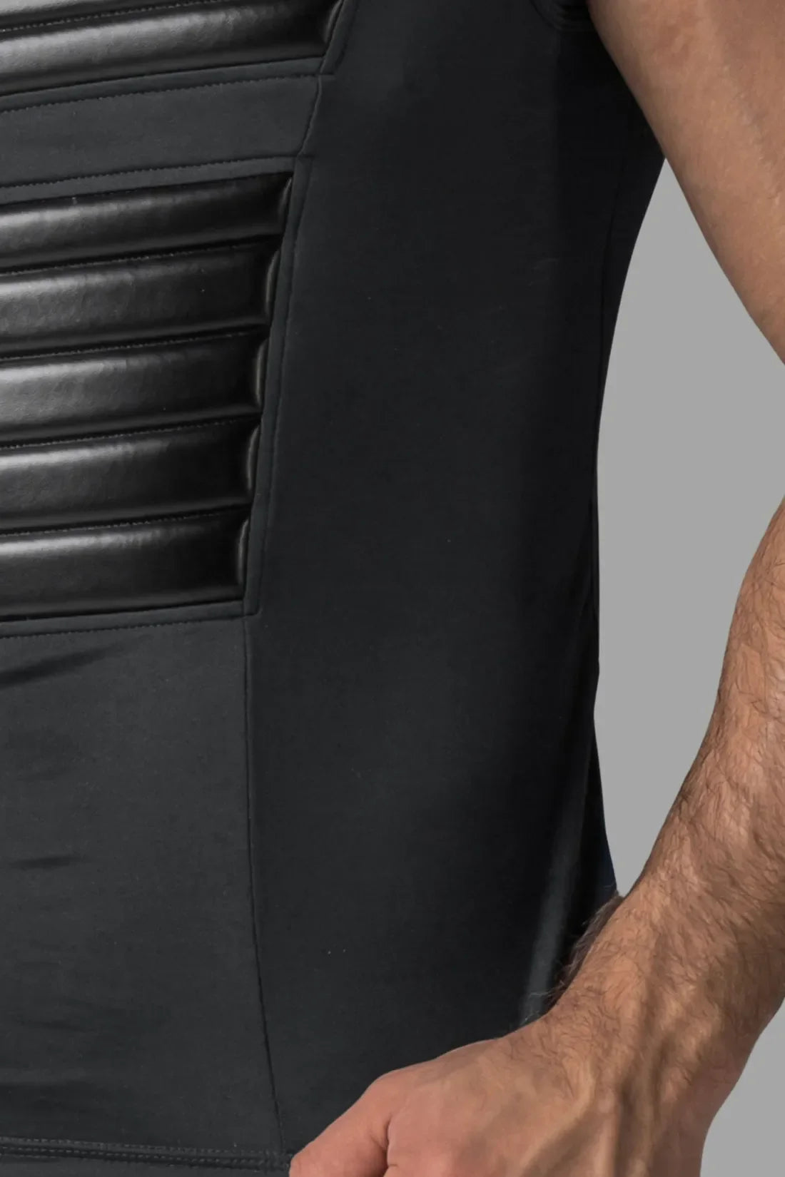 Armored. Tanktop für Herren. Spandex. Vorderpolster. Schwarz