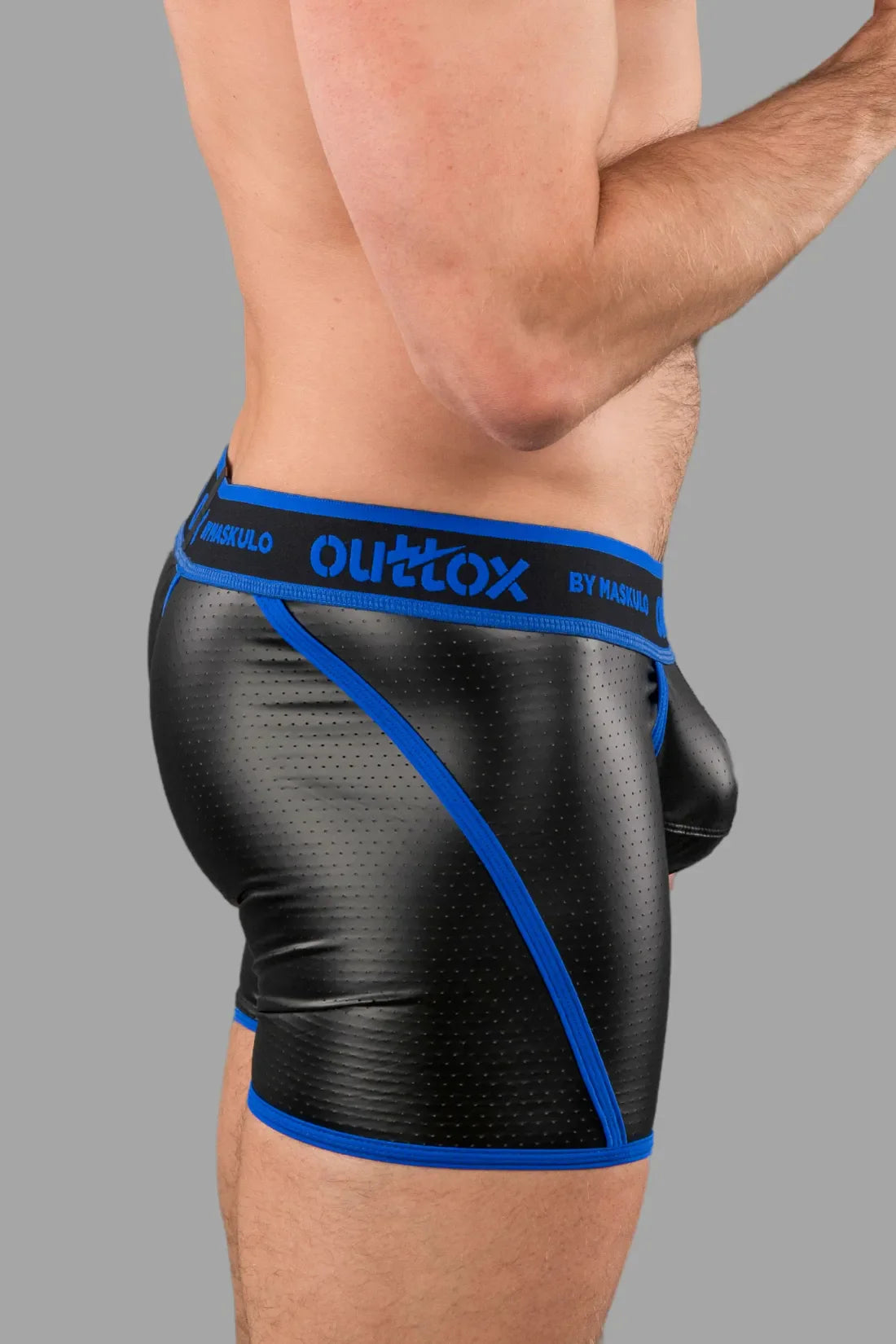 Outtox. Omwikkelde achtershort met drukknoopsluiting. Blauw