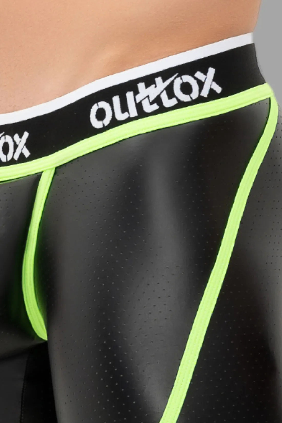 Outtox. Open achtershort met drukknoopsluiting. Zwart+Groen &