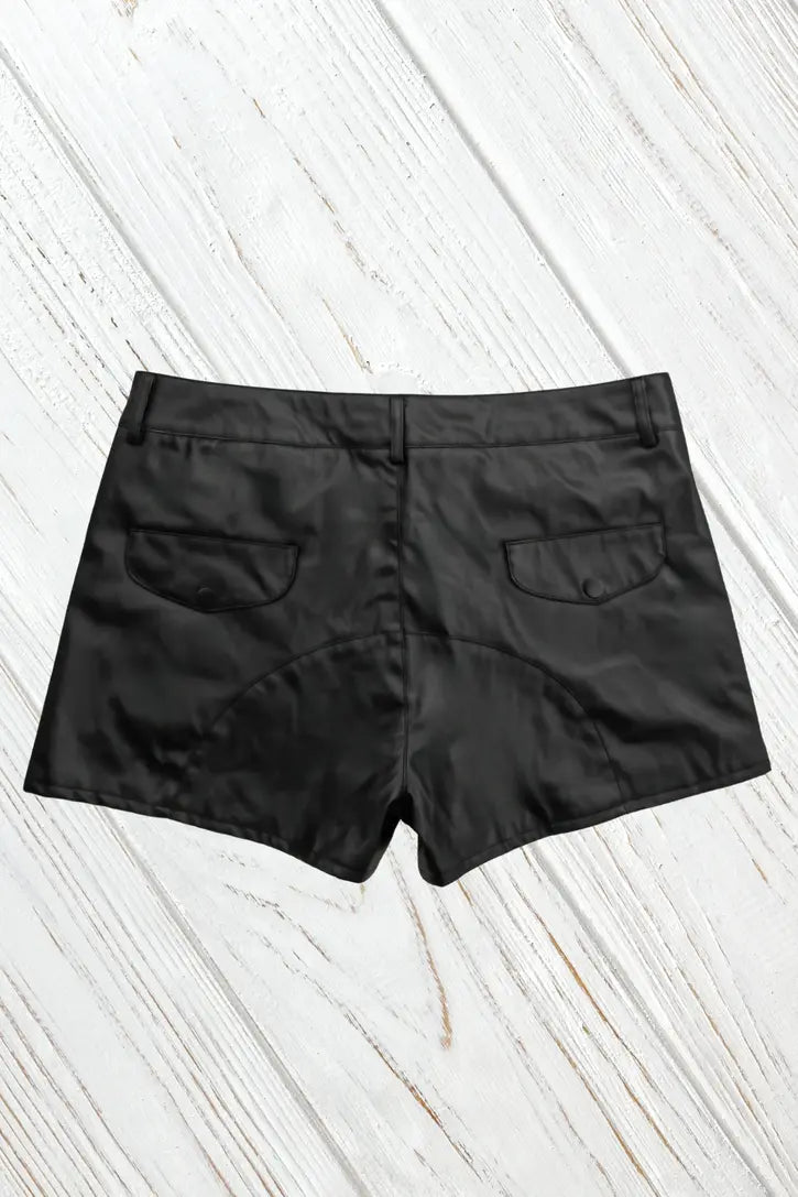 Maskulo Kane black PU leather shorts "Saddle Style." Thicker, durable faux-leather material, regular pockets. MSH267.