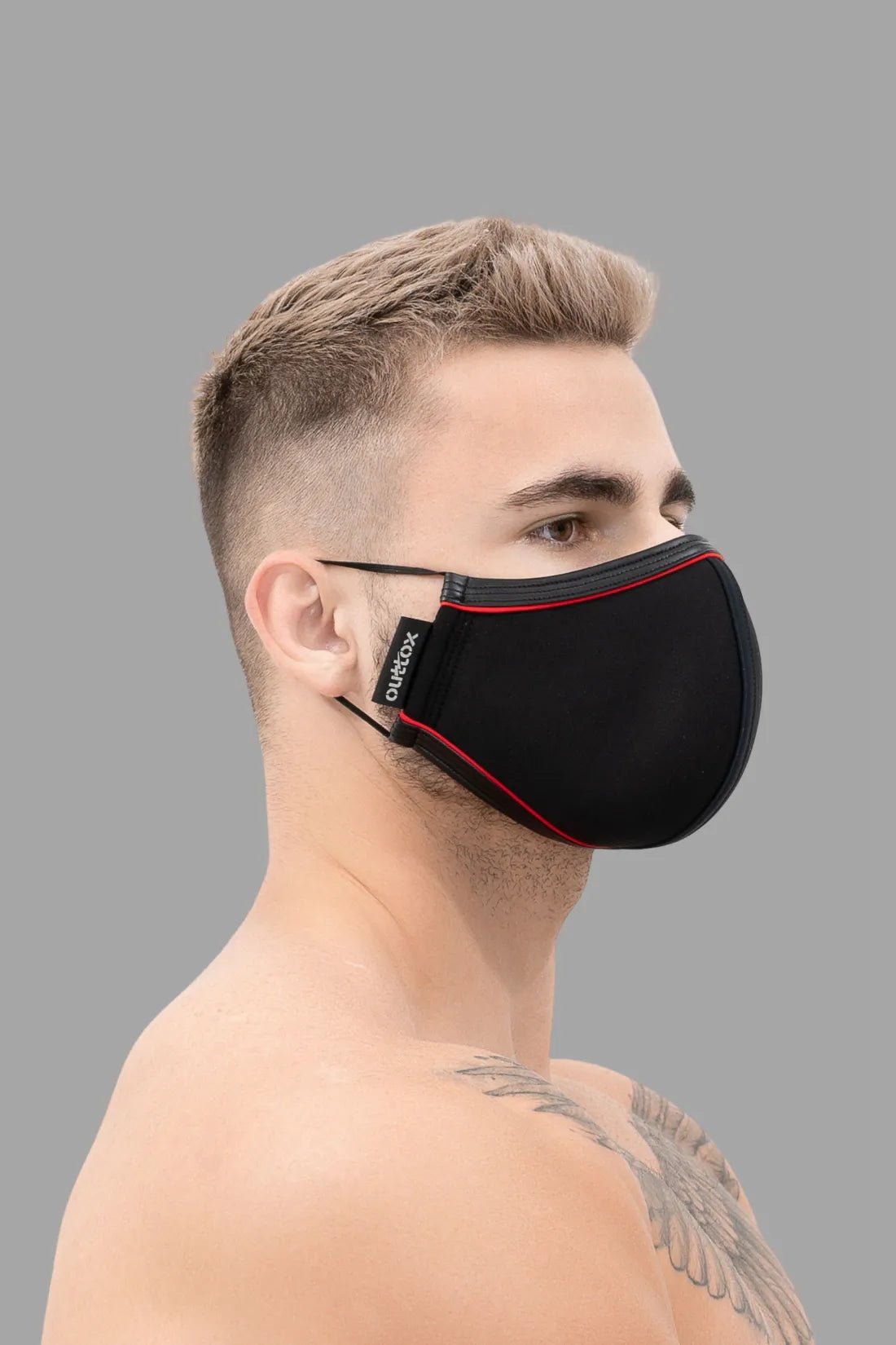 Maskulo Outtox Everyday Mask in Black and Red, a comfortable and adjustable face mask accessory for adults, one-size fits all.
