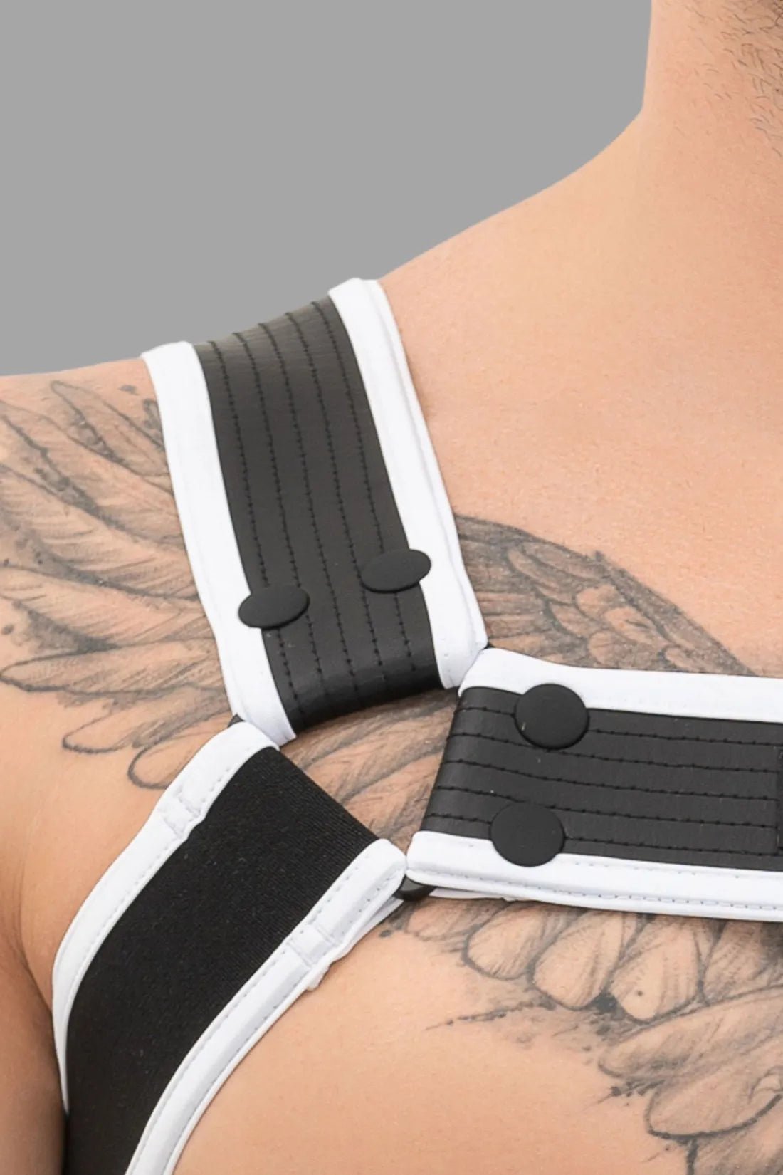 Black and white Bulldog Harness with snaps from Maskulo Global (EU) store, a distinctive and stylish accessory.